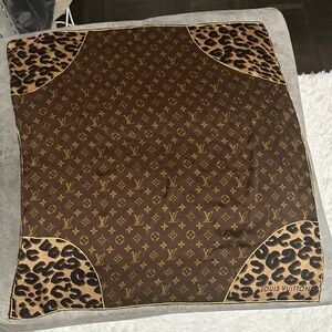 Louis Vuitton Small square Scarf Monogram Classic Leopard Print Brown Silk Wrap.